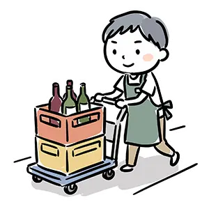 エプロン姿でワインボトルのケースを積んだ台車を押して品出しをする酒屋の男性店員